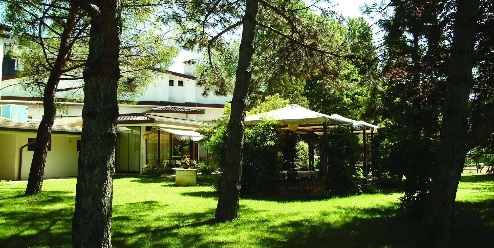 Locanda Alle Officine Buttrio Luaran gambar