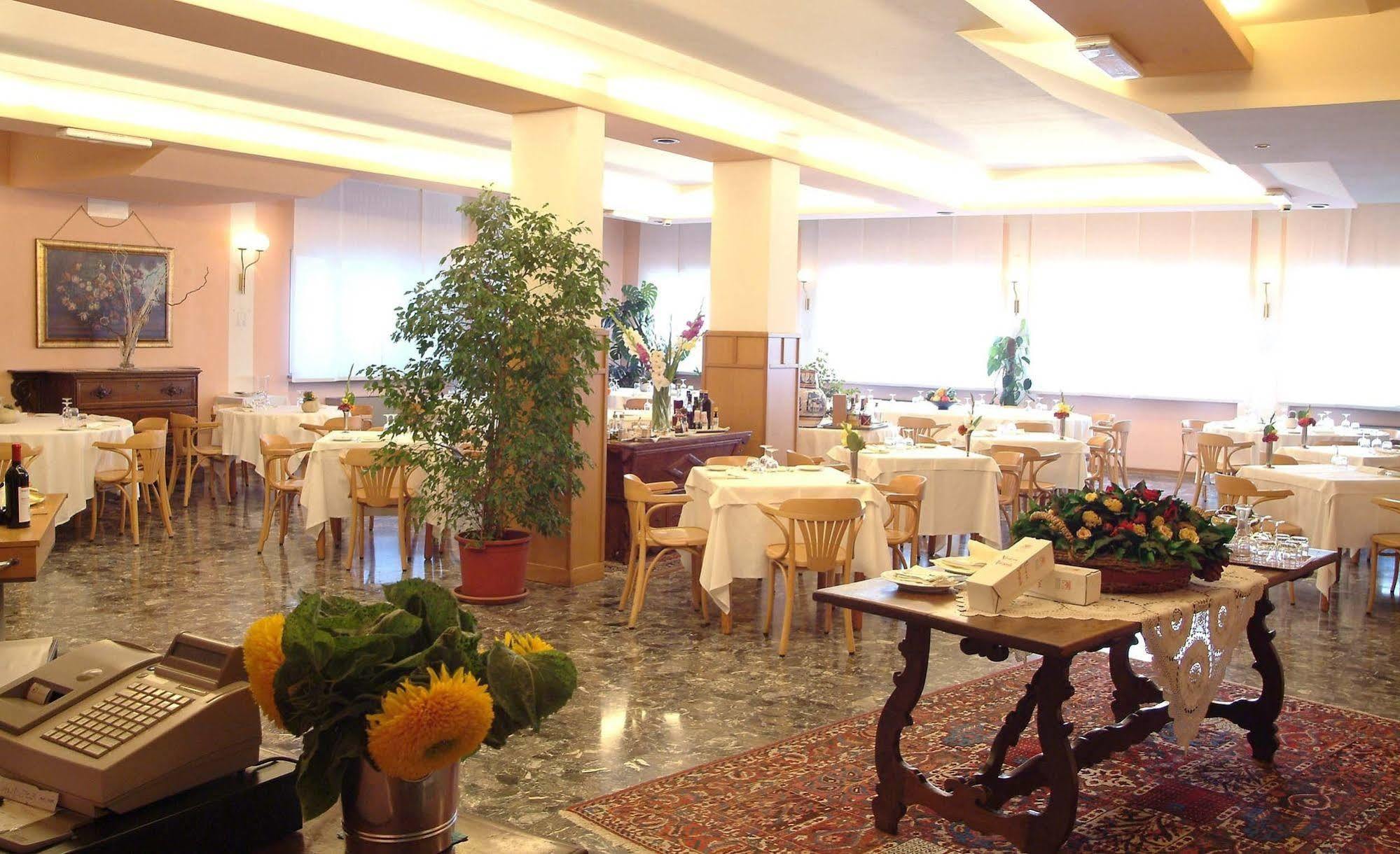 Locanda Alle Officine Buttrio Luaran gambar